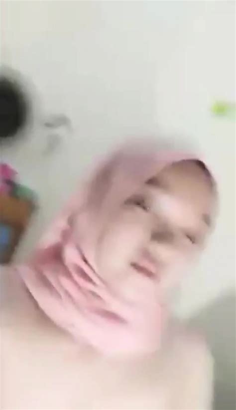 Neng Izza Jilbab Pink Pose Yoga Ngangkang Eporner