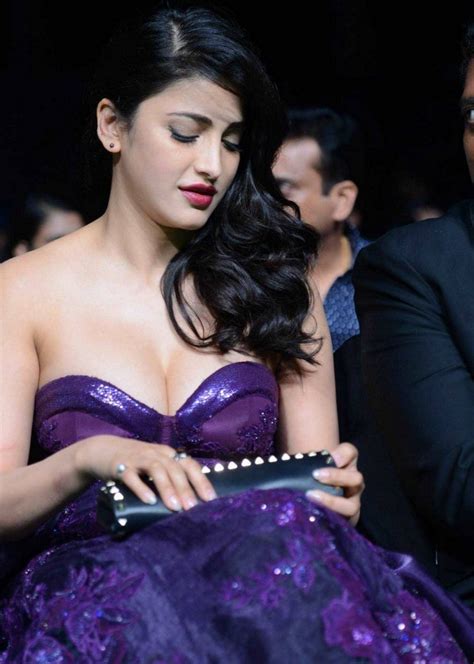 shruti hassan deep cleavage show deep cleavages queens