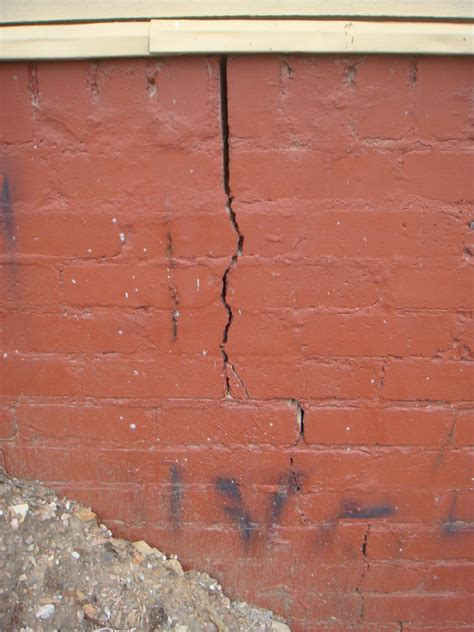 cracks  walls        fix