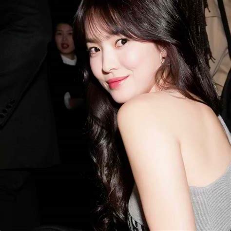 Song Hye Kyo S Shows Off Her Bare Shoulder In This Sexy Dress Koreaboo