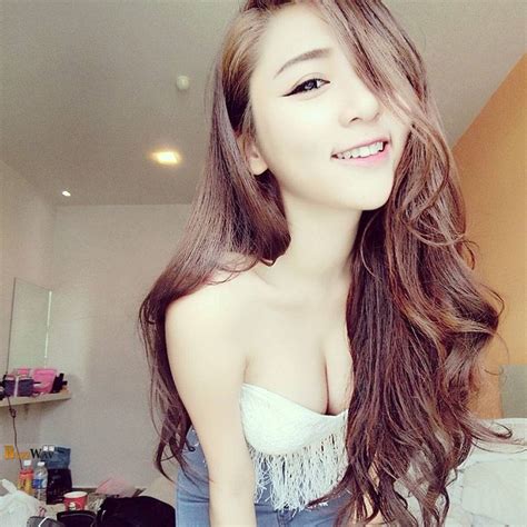 yueer stunning malaysian model that s taking over the internet 【buzz girls】
