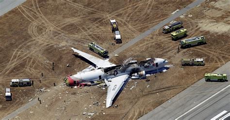 experts plane design key  surviving crashes