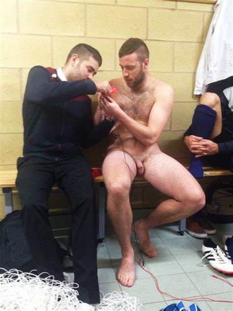 flaunting in the locker room page 82 lpsg