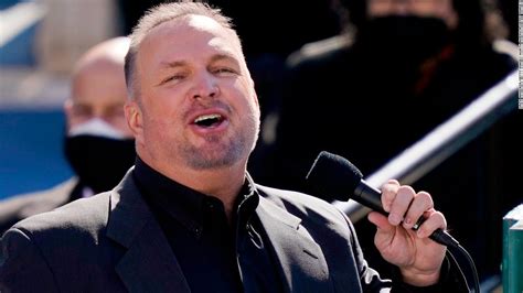 Watch Garth Brooks Perform Amazing Grace At Joe Biden S Inauguration