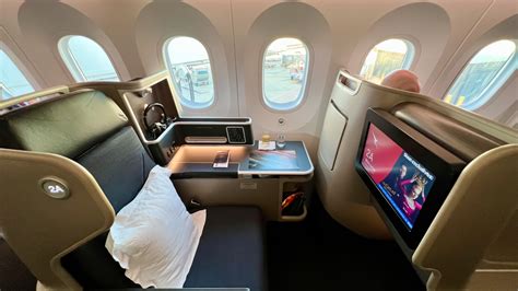 experience flying qantas business class  london