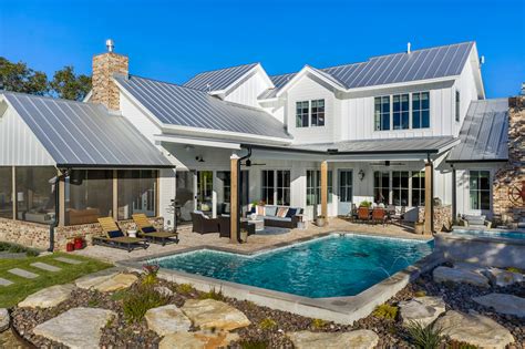 magnificent farmhouse swimming pool designs   fall  love