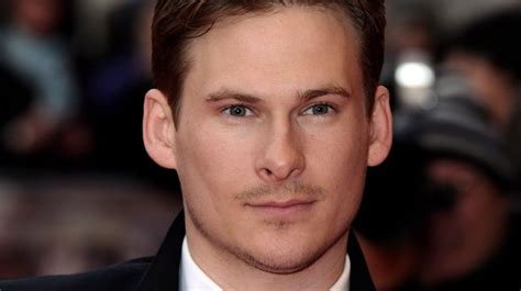 Lee Ryan Rants On Twitter About Girlfriend Sammi Selling A Story On Him