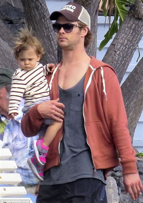 Chris Hemsworth Wears Seaman S Clothes As Pregnant Wife Elsa Takes