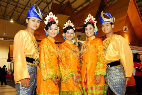 Malaysian Cultural Outfits Editorial Stock Image Image Of Malay 28002254