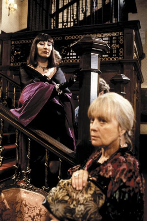 Anjelica Huston In 1990 S The Witches Pictures And S Popsugar