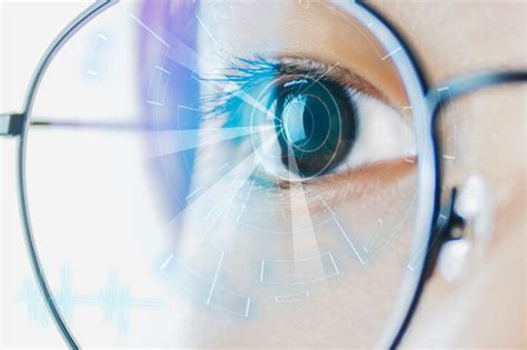 smart glasses with liquid based lenses adjust focus automatically