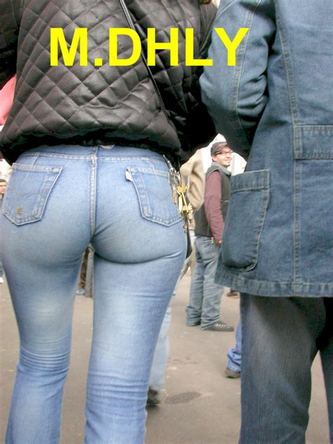 round perfect ass in jeans candid divine butts milf street candid sexy erotic girls