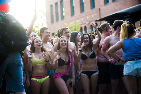 Photos Undie Run Is A Hit For The Second Year In A Row Events