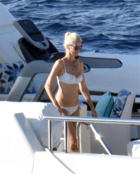 Claudia Schiffer Sexy 10 Photos Thefappening