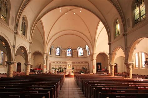 information about saint thomas the apostle cahtolic church sanctuary