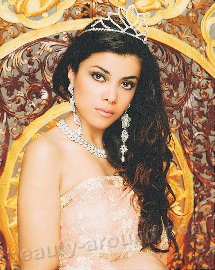Top 35 Beautiful Arab Women Photo Gallery