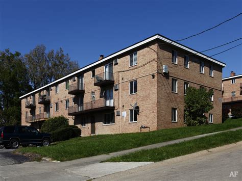 ridgeview apartments   st st garfield heights   apartment finder