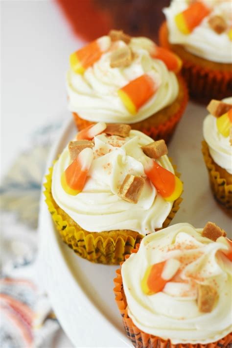 homemade pumpkin cupcakes with vanilla frosting ⋆ savvy