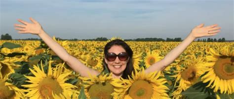 gmb s laura tobin apologises for topless sunflower snap and vows to