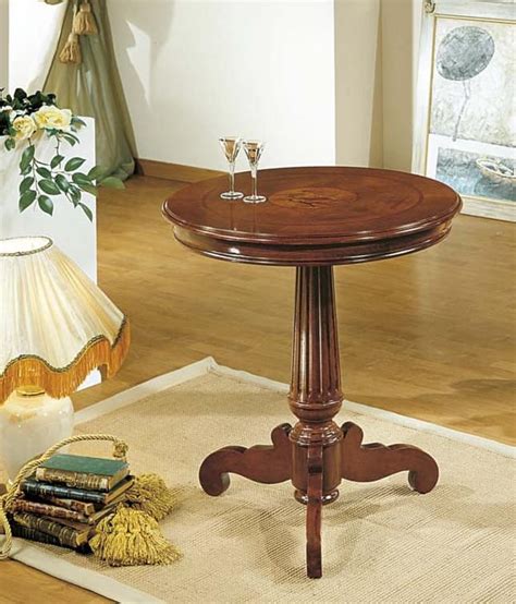 klassisch runder tisch mit oben mit eingelegten koenigin idfdesign
