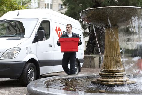 leading courier   uk