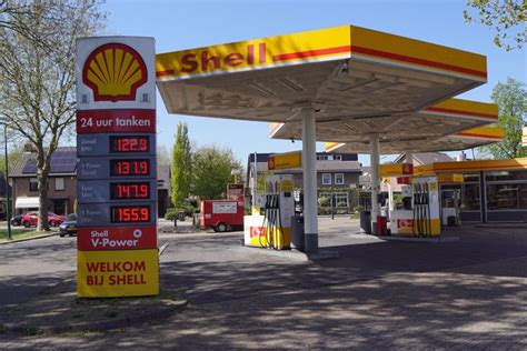 benzineprijs daalt maar  niet onder  euro zakken auto adnl