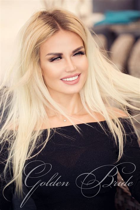 38 y o olesya from dnipro ukraine green eyes blond hair id
