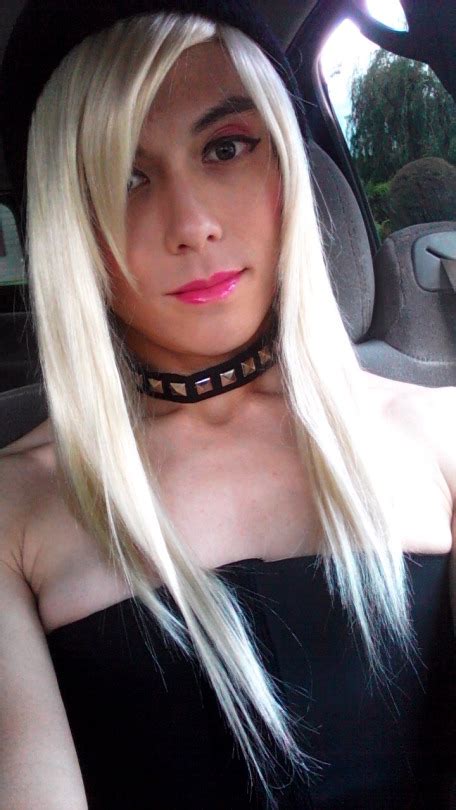 gorgeous blonde trap selfie ts craze