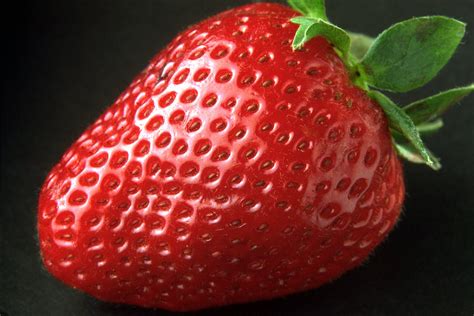 fresh red sweet strawberry photopublicdomaincom