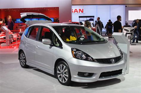 honda fit  monovolume ainda possui espaco  mercado