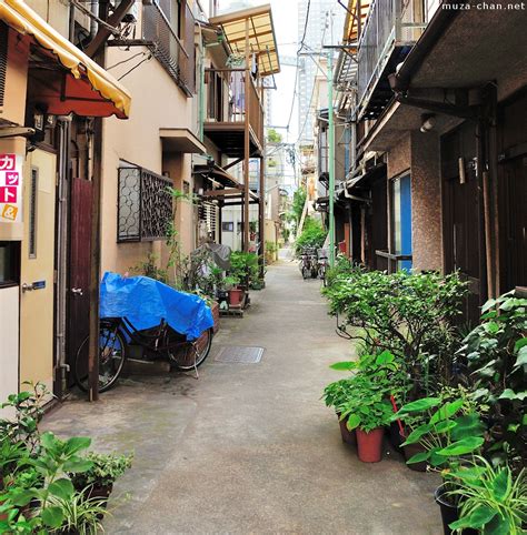 narrow street in tokyo