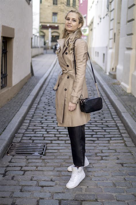 must have for spring beige trench coat outfit street style fashion