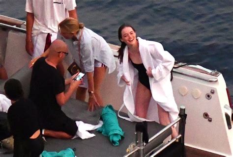 Emma Stone Thefappening Sexy In Capri 32 Photos The
