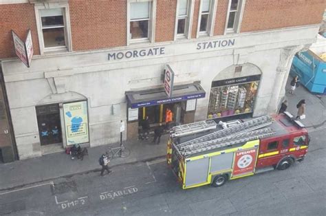Moorgate Evacuated London Station Cleared After Burning Smell