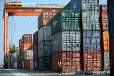 philippines trade deficit stays  usb imports   government economy