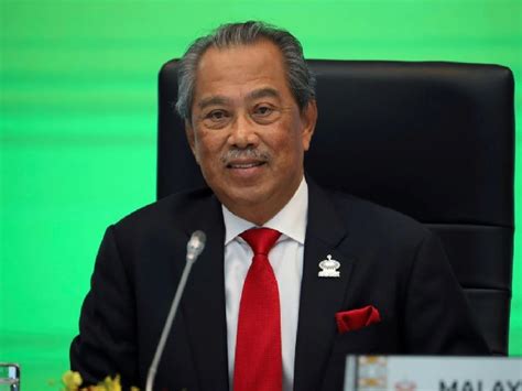 malaysian prime minister muhyiddin yassin resigns after failing to get