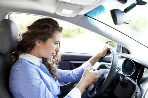 types  distracted driving     affect  theusautorepaircom