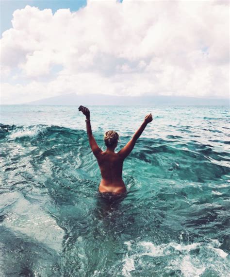 Natasha Oakley Instagram Bikini Bloggers Strips