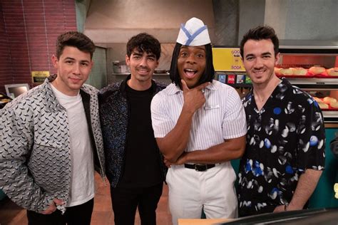 nickelodeons   premiere  feature jonas brothers performance collider