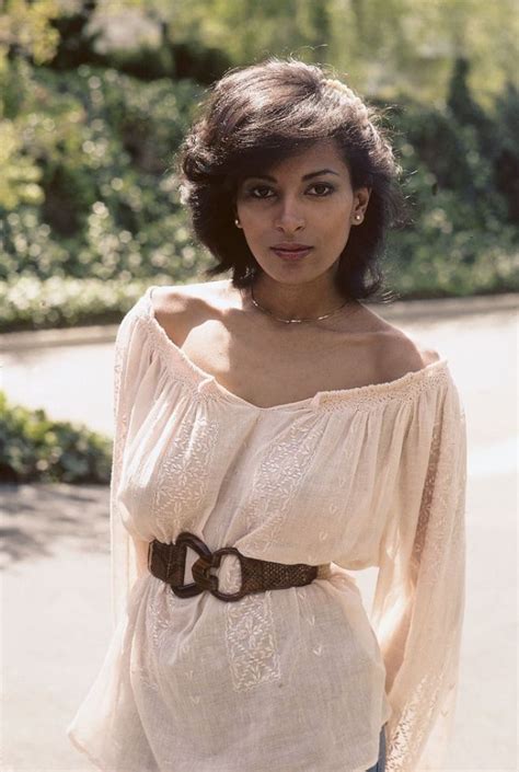 Stunning Photos Of Pam Grier In The 1970s Rare Historical Photos