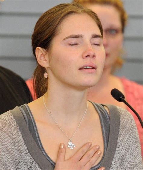 i d be a distraction in court why amanda knox refuses to