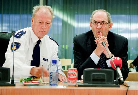 taakstraf en voorwaardelijke gevangenisstraf voor amsterdamse oud politiechef
