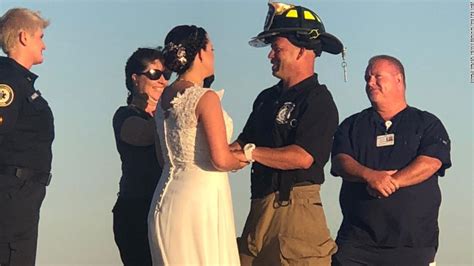 First Responders Marry On Mexico Beach Cnn