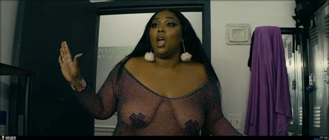 lizzo poses nude on instagram to prove she s a whole damn meal