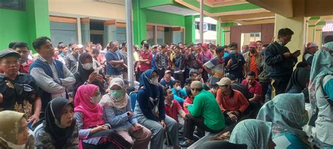 ratusan thl  kabupaten tegal geruduk kantor dprd