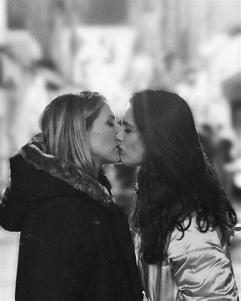 Pin By Sarah Jlk On Lesbian Kiss Lesbians Kissing