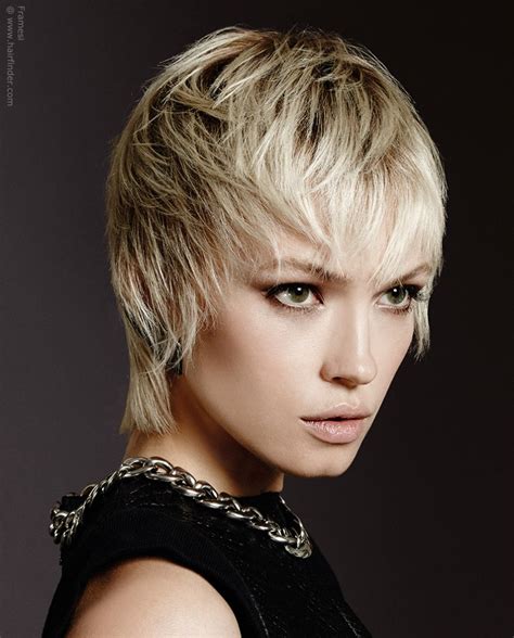 short blonde hair  falls   surround  face