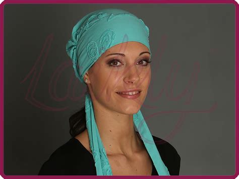 13.04.2021 · 5 bandana per capelli di media lunghezza una delle opzioni più chic è il classico look con bandana in stile anni ’90, con la stoffa piegata in diagonale per creare la tipica forma triangolare. Bandane Foulards Cappellini, Copricapo Donna online | Vendita Bandane