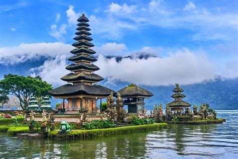 tempat wisata indonesia   dikunjungi artis terkenal dunia