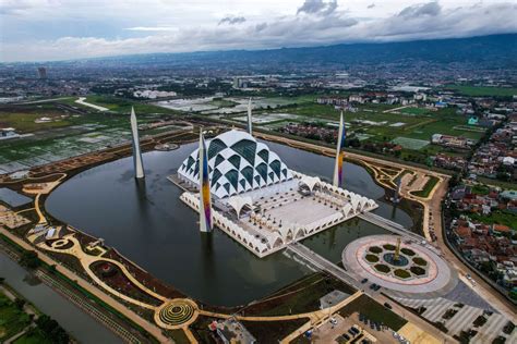 masjid al jabbar dinobatkan jadi ikon  bandung